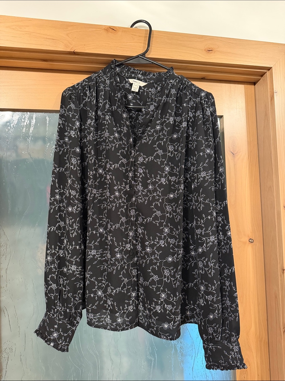 RW&CO. Black Floral Button-Front Blouse